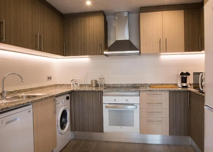 Seahomes Vacations - Seafront Fenals & Pkg Apartamento