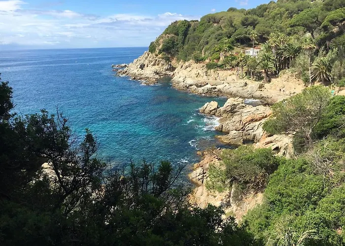 Seahomes Vacations - Seafront Fenals & Pkg *