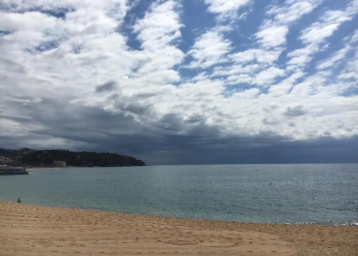 Seahomes Vacations - Seafront Fenals & Pkg Apartamento Lloret de Mar