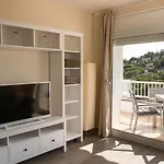 Apartman Seahomes Vacations - Seafront Fenals & Pkg