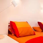 Seahomes Vacations - Seafront Fenals & Pkg Apartman