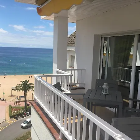 Seahomes Vacations - Seafront Fenals & Pkg Апартаменти *