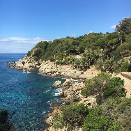 Seahomes Vacations - Seafront Fenals & Pkg Апартаменти *