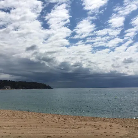 Seahomes Vacations - Seafront Fenals & Pkg Lägenhet Lloret de Mar