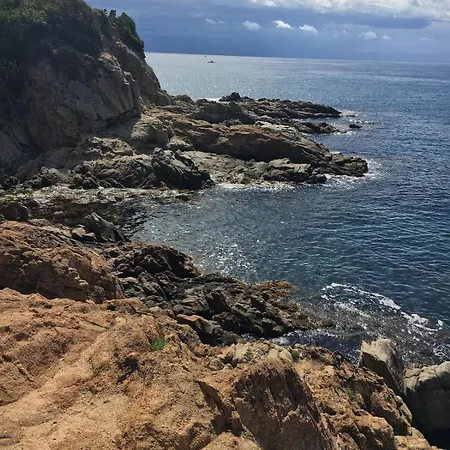 Seahomes Vacations - Seafront Fenals & Pkg Льорет-де-Мар