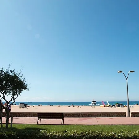 Seahomes Vacations - Seafront Fenals & Pkg *