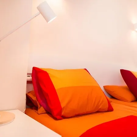 Seahomes Vacations - Seafront Fenals & Pkg Apartamento