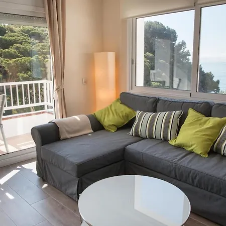 Seahomes Vacations - Seafront Fenals & Pkg 公寓