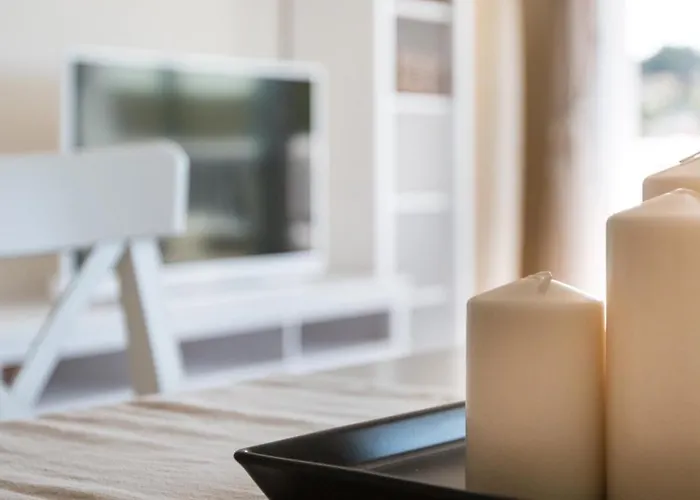 Seahomes Vacations - Seafront Fenals & Pkg 公寓 滨海略雷特