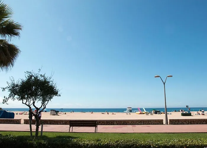 Seahomes Vacations - Seafront Fenals & Pkg *