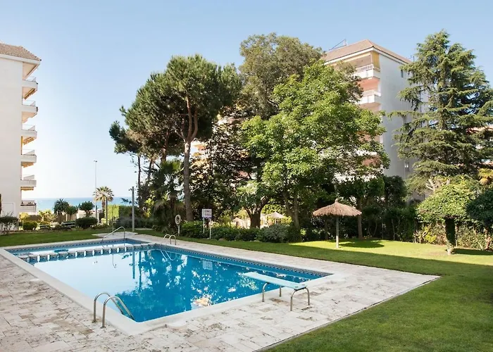 Seahomes Vacations - Seafront Fenals & Pkg