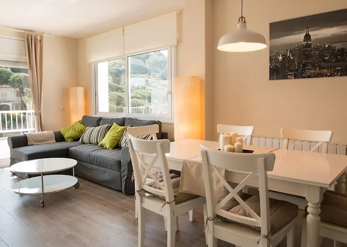 Seahomes Vacations - Seafront Fenals & Pkg Lloret de Mar