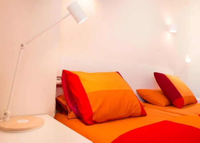 Seahomes Vacations - Seafront Fenals & Pkg Appartement