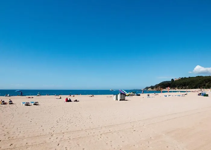 Seahomes Vacations - Seafront Fenals & Pkg *