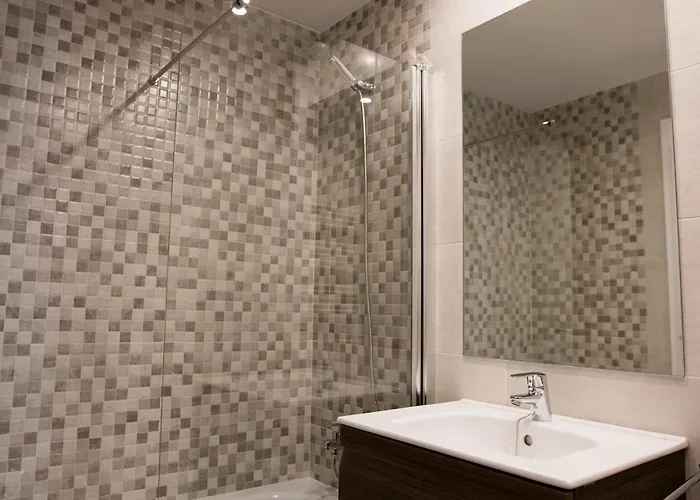 Seahomes Vacations - Seafront Fenals & Pkg 료렛 드 마르