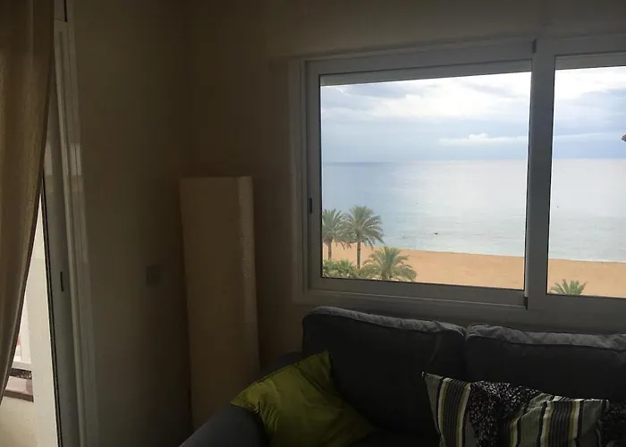 Seahomes Vacations - Seafront Fenals & Pkg *