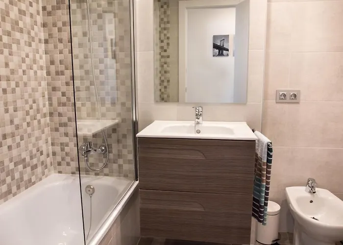 Seahomes Vacations - Seafront Fenals & Pkg 료렛 드 마르