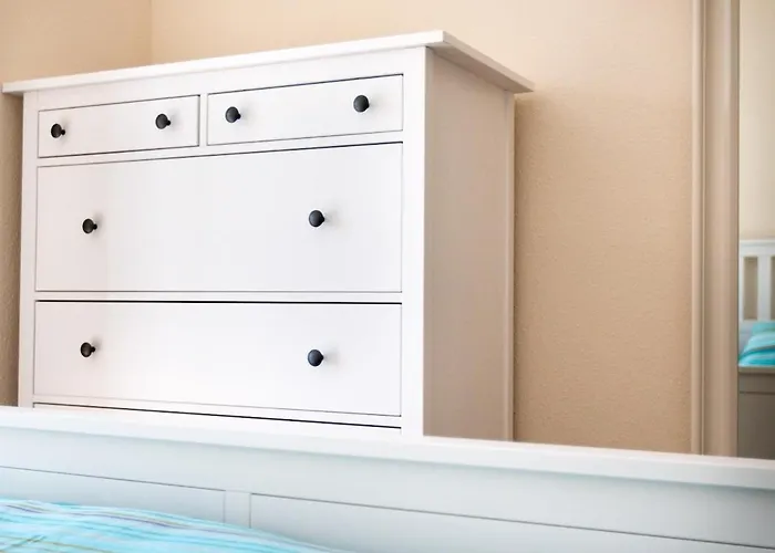 Seahomes Vacations - Seafront Fenals & Pkg شقة